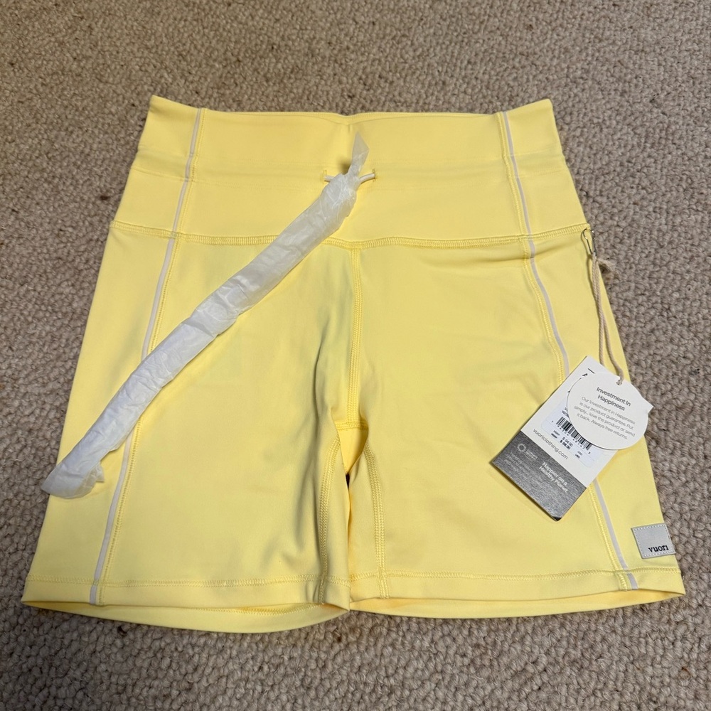 Vuori Daily Piped Short 5” Small